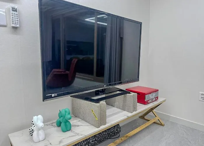 301, Atelier Seongsu Riverside Loft Cherry Blossom Road River Airport Bus