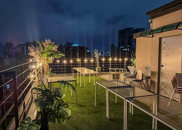 Apartment 301, Atelier Seongsu Riverside Loft Cherry Blossom Road River Airport Bus Seoul